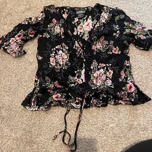 Adorable floral top